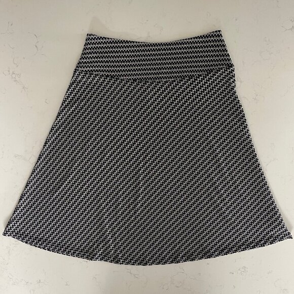 Gilmour Casual Pull On Fit & Flare Poly Blend Zig Zag Print Skirt Navy Tan Sz S - Picture 8 of 8